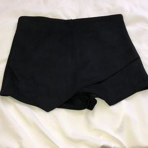Black skort